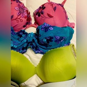 Bras Madenfirm, Natori, Victoria’s Secret. All 36C